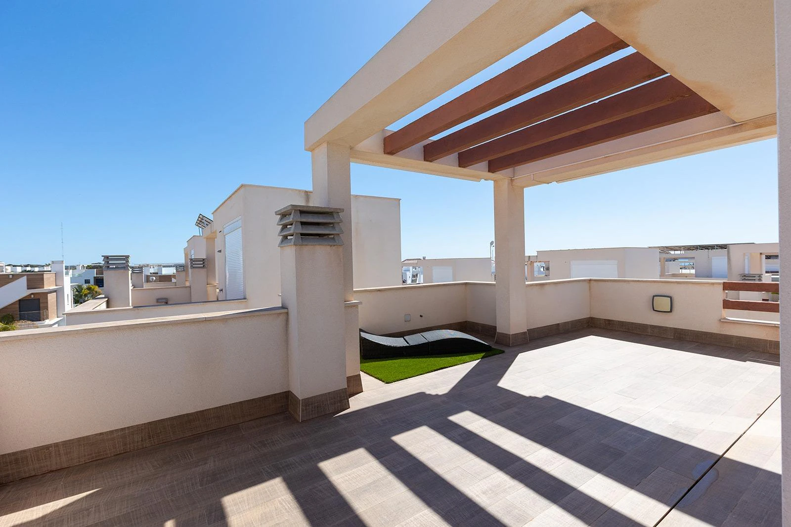 Oportunidad Villa Obra Nueva en Pueblo Bravo