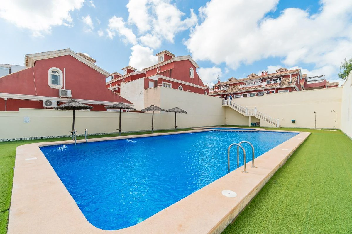 Casa adosada en venta en Orihuela Costa