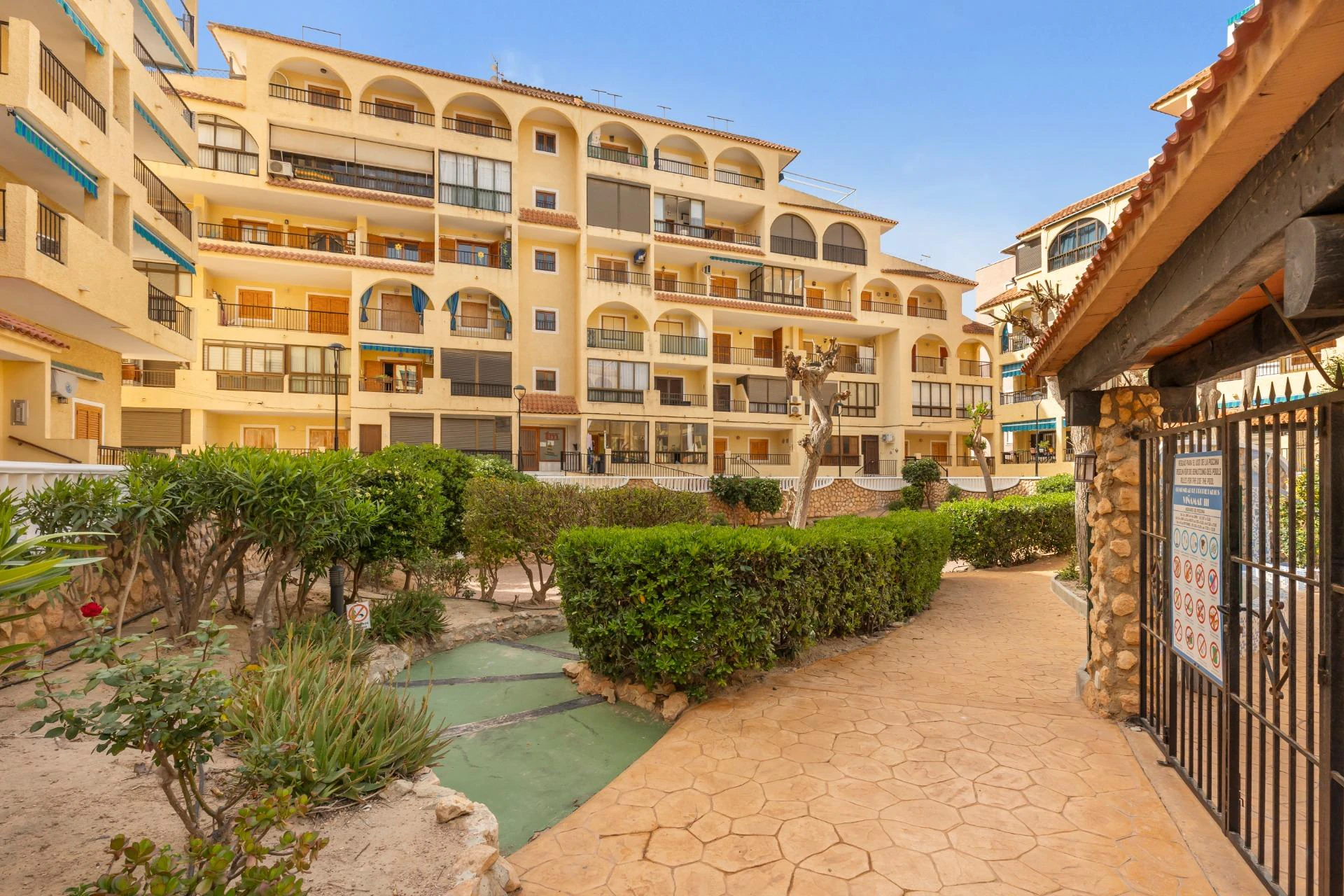 APARTAMENTO DE 1 DORMITORIO CON GARAJE, TRASTERO Y PISCINA COMUNITARIA A 400 METROS DE LA PLAYA DE LA MATA