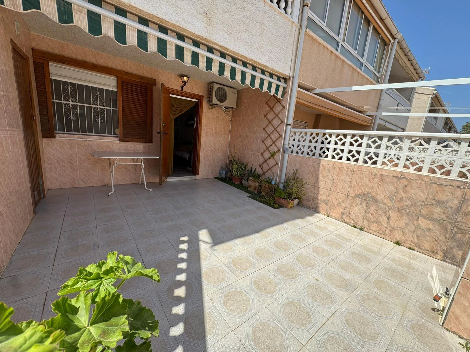 Bungalow planta baja con 3 dormitorios y 2 baños a 300m de Playa de Los Náufragos