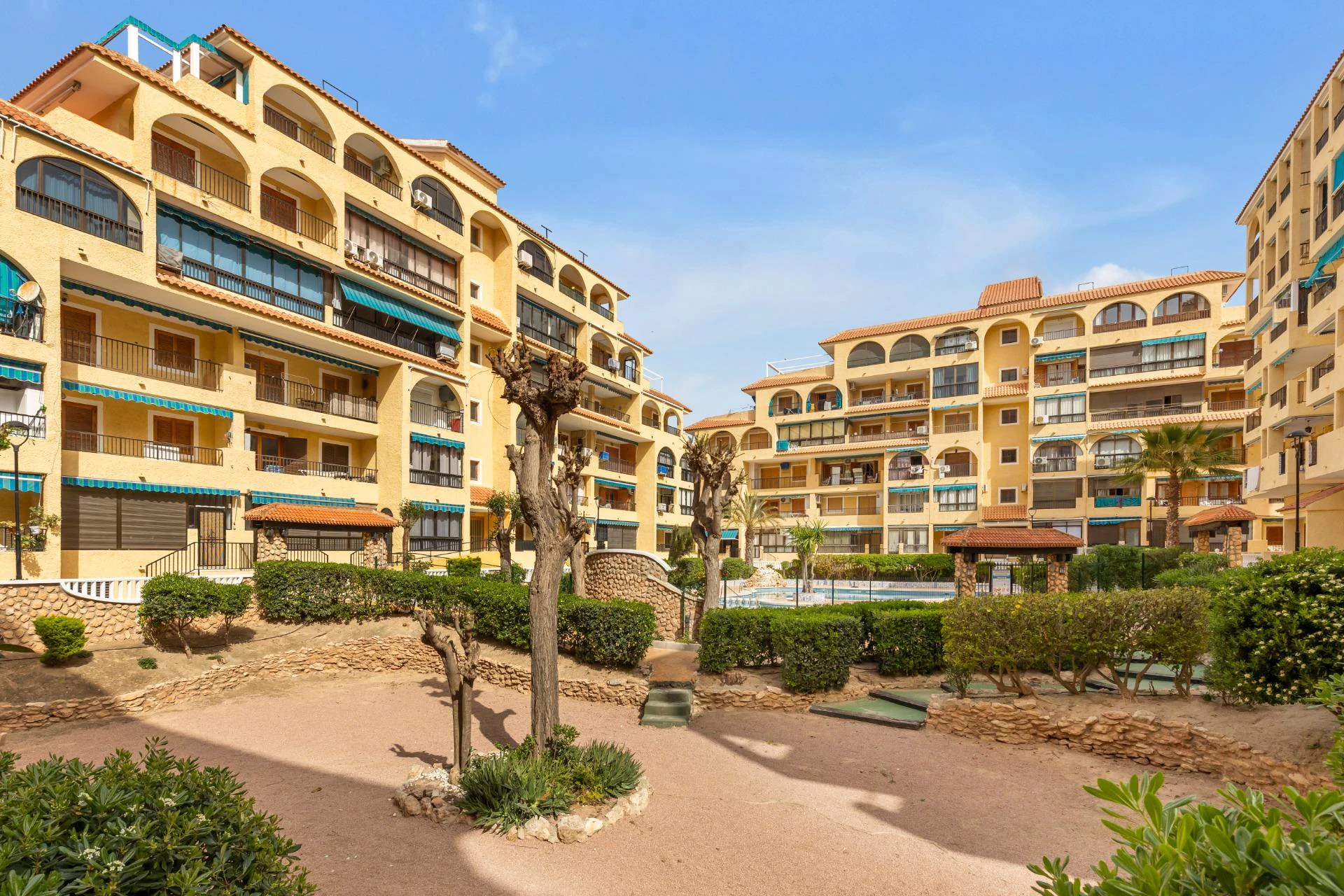 APARTAMENTO DE 1 DORMITORIO CON GARAJE, TRASTERO Y PISCINA COMUNITARIA A 400 METROS DE LA PLAYA DE LA MATA