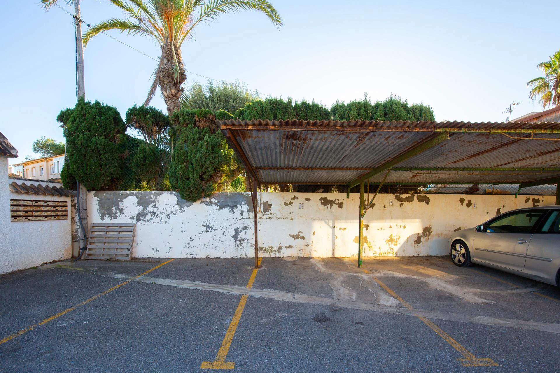 Apartamento reformado con vistas al mar, piscina, tenis y aparcamiento