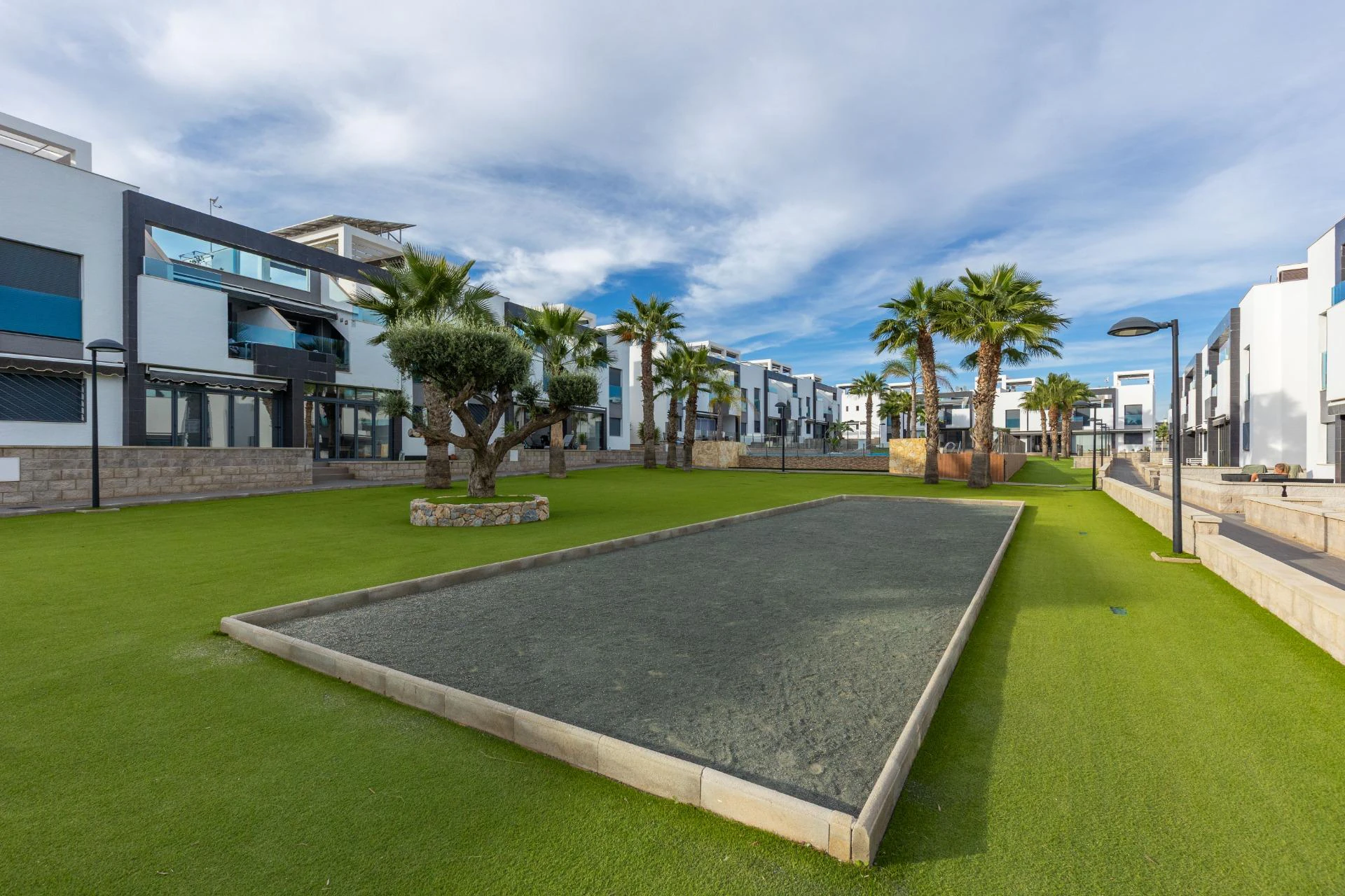 Apartamento en Planta Alta con Solárium Privado – Oasis Beach 7, Punta Prima (Torrevieja)