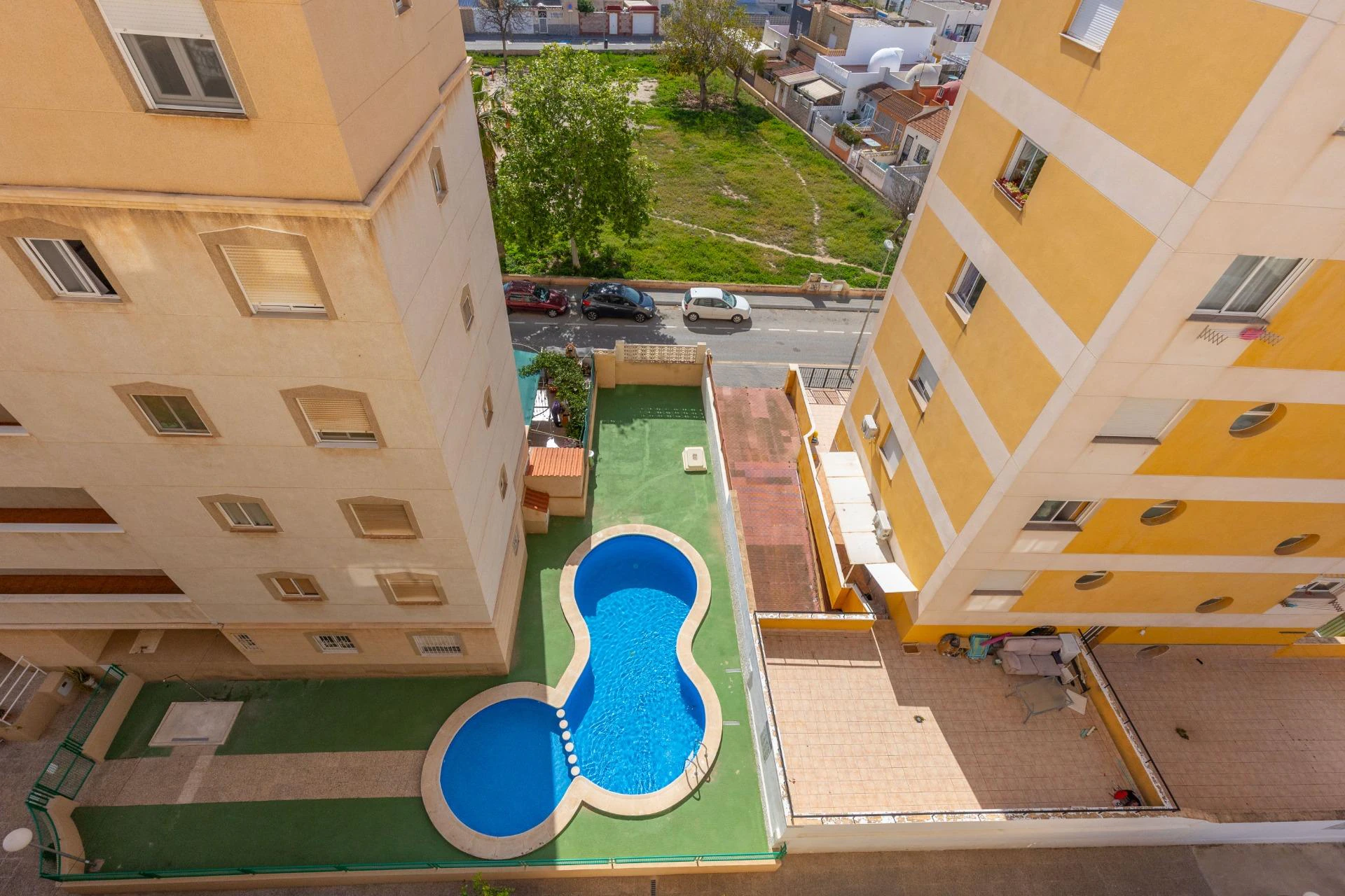 ¡Vistas al Amanecer y Brisa Mediterránea en Nueva Torrevieja! 2 dormitorios + piscina comunitaria