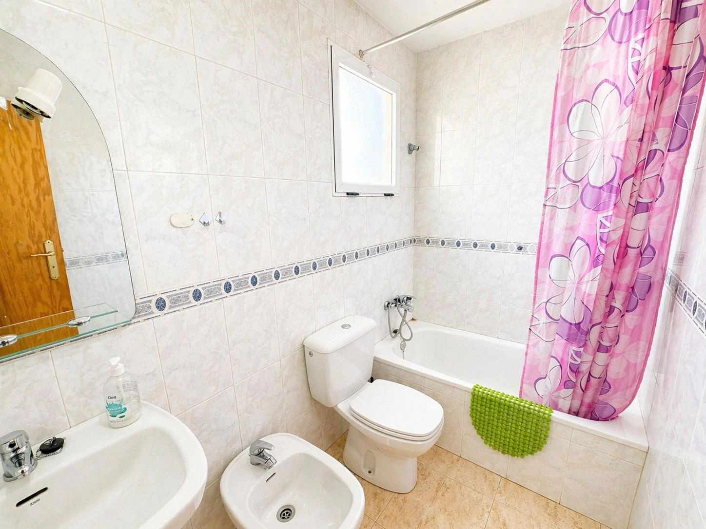 Ático en venta en Torrevieja, a tan solo 200 metros de la playa de Los Locos.
