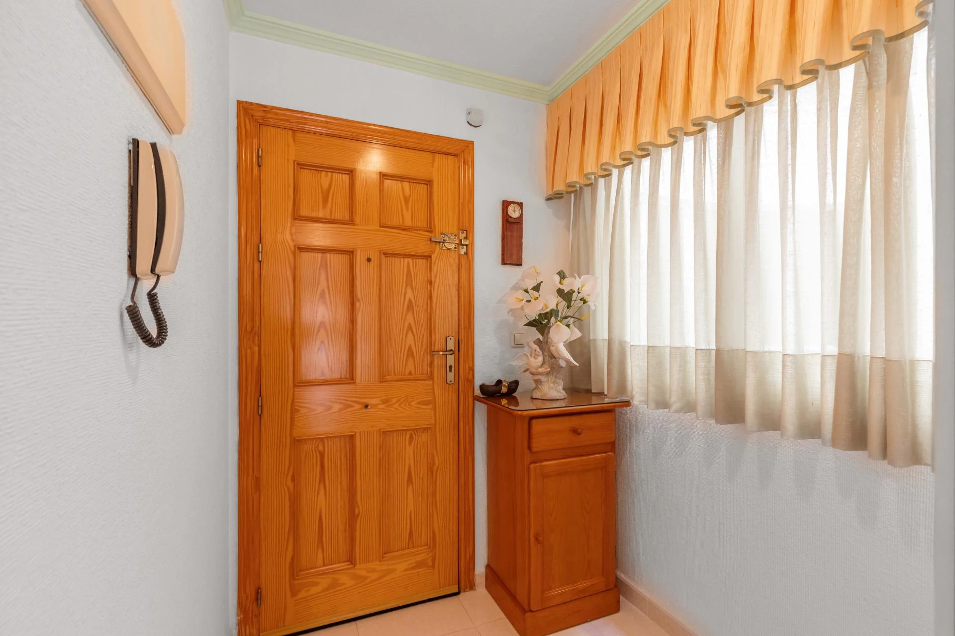 ¡Tu refugio junto al mar en Torrevieja! Impecable apartamento con gran terraza Este