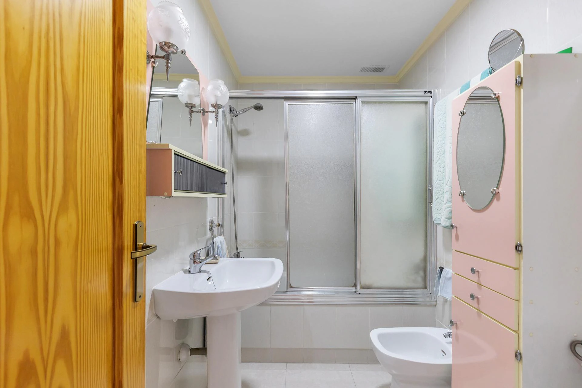 ¡Tu refugio junto al mar en Torrevieja! Impecable apartamento con gran terraza Este