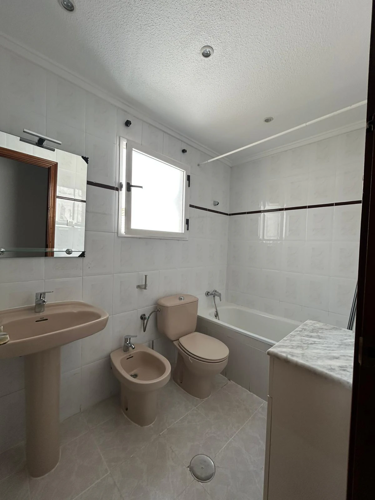 Piso reformado en venta en el centro de Torrevieja, 3 habitaciones.