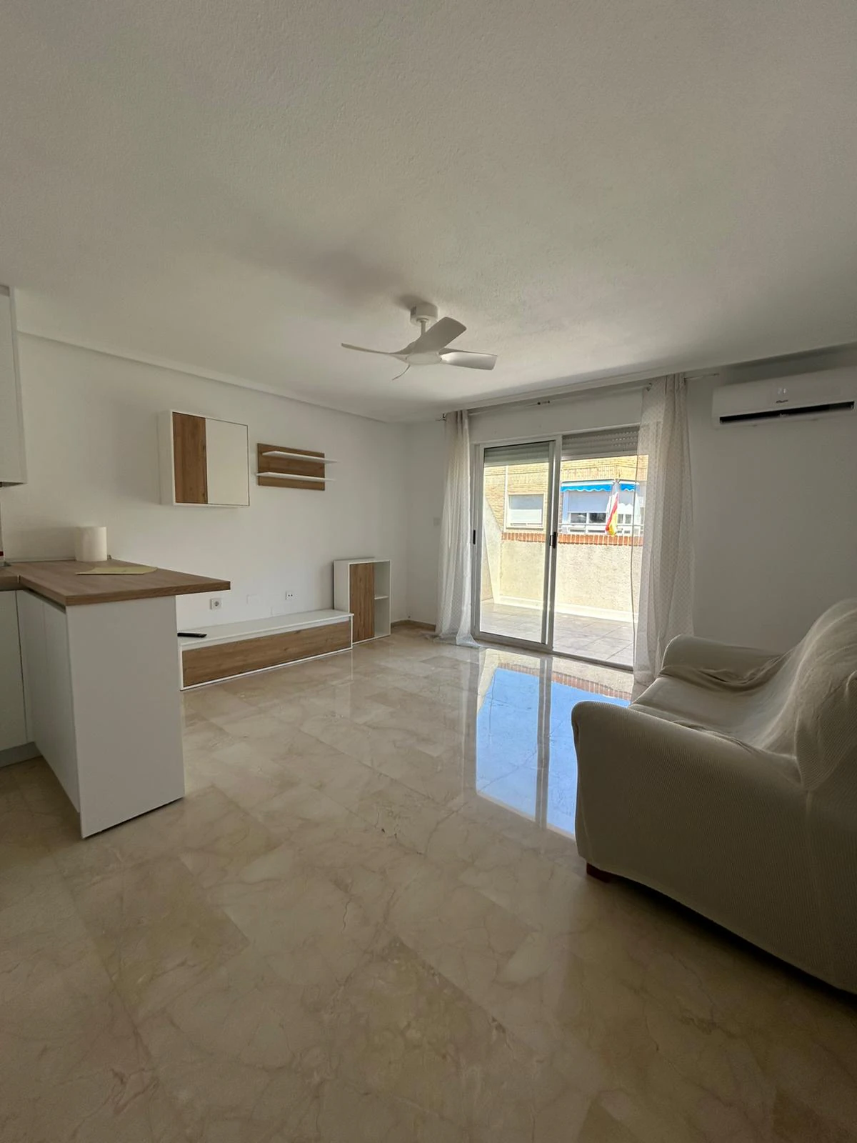 Piso reformado en venta en el centro de Torrevieja, 3 habitaciones.