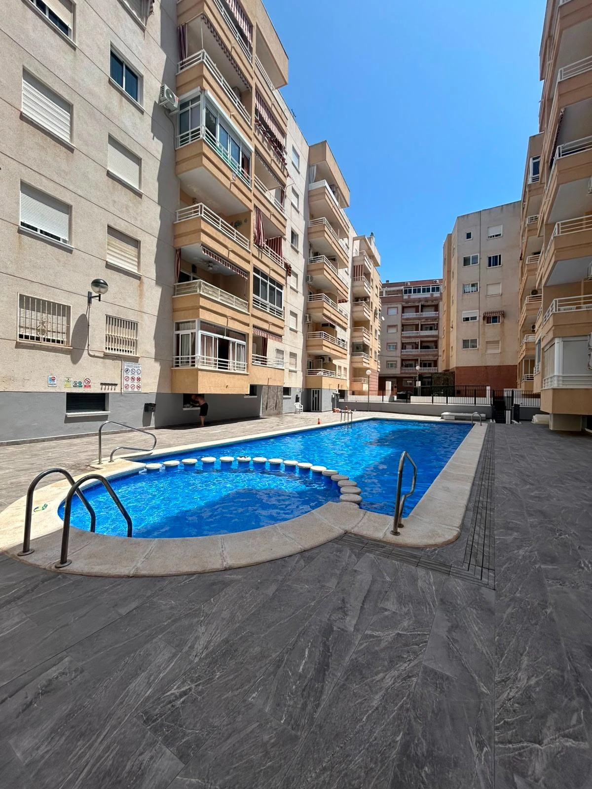 Increíble Ático en venta de tres habitaciones en Torrevieja.