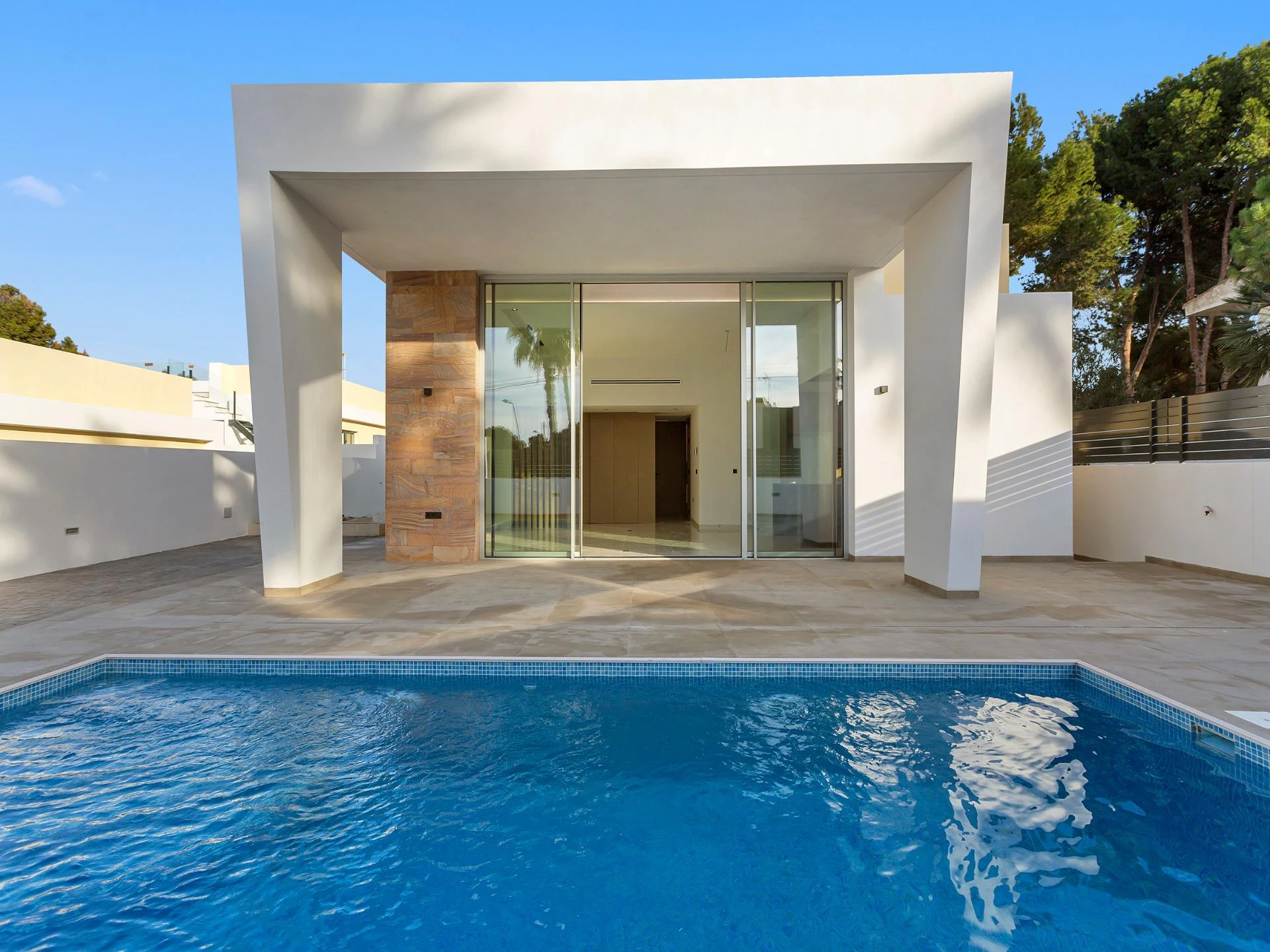Increible Villa Independiente de tres habitaciones en Los Balcones
