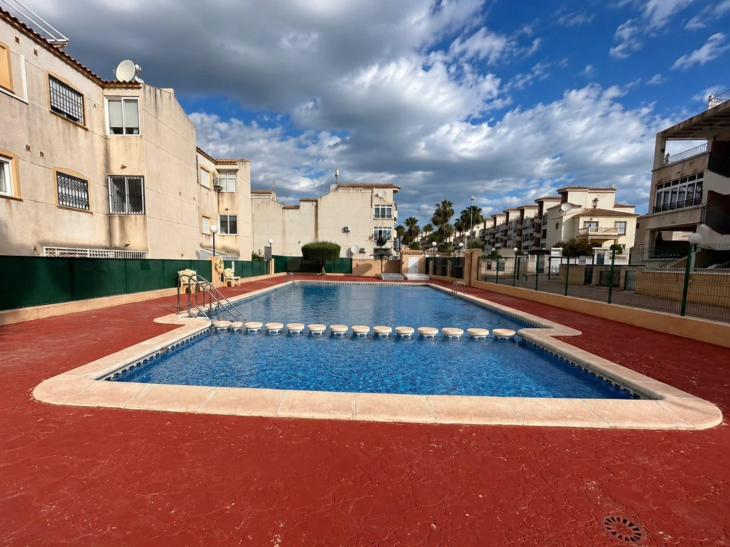 Fantástico apartamento de dos habitaciones en primera planta en Los Altos La Ciñuelica