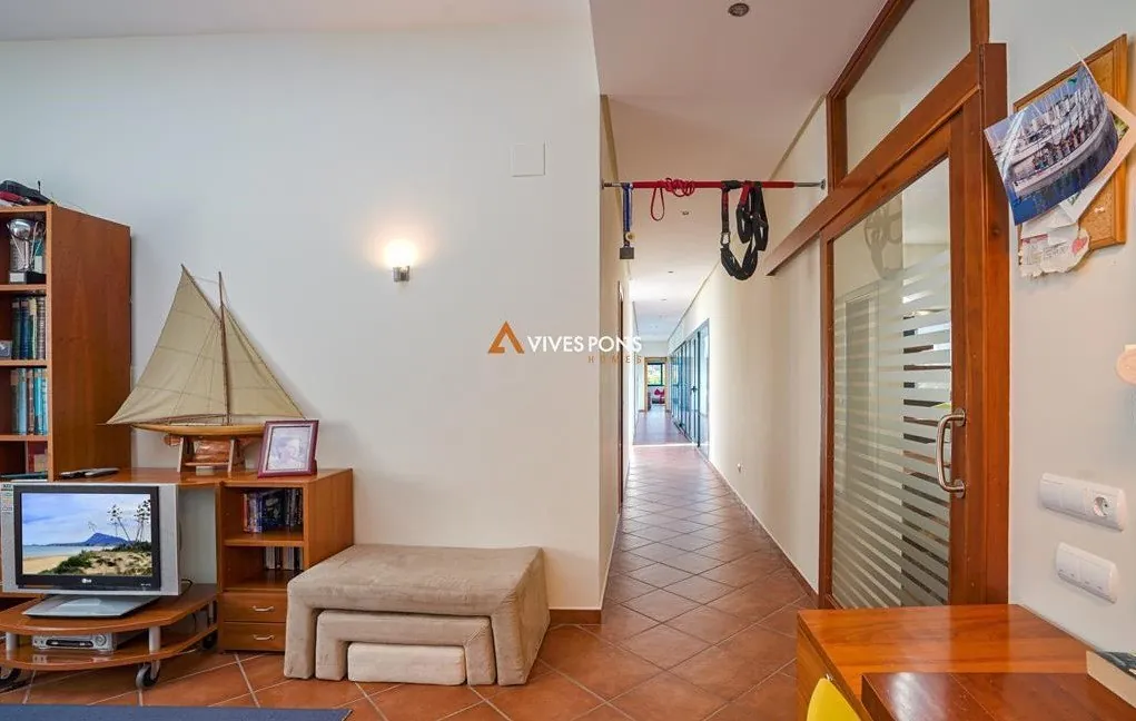 Villa moderna excelentemente ubicada a los pies del Montgó, Jávea
