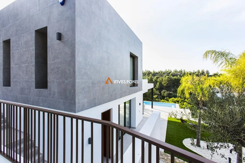 Modern villa with views in Dénia