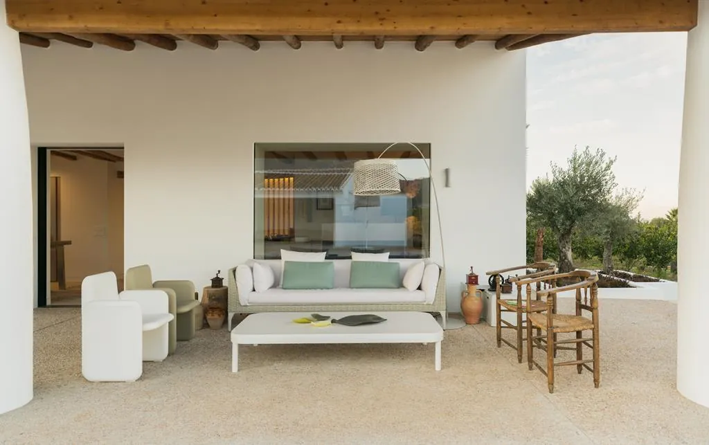 Finca completely renovated by Vives Pons in Xeresa