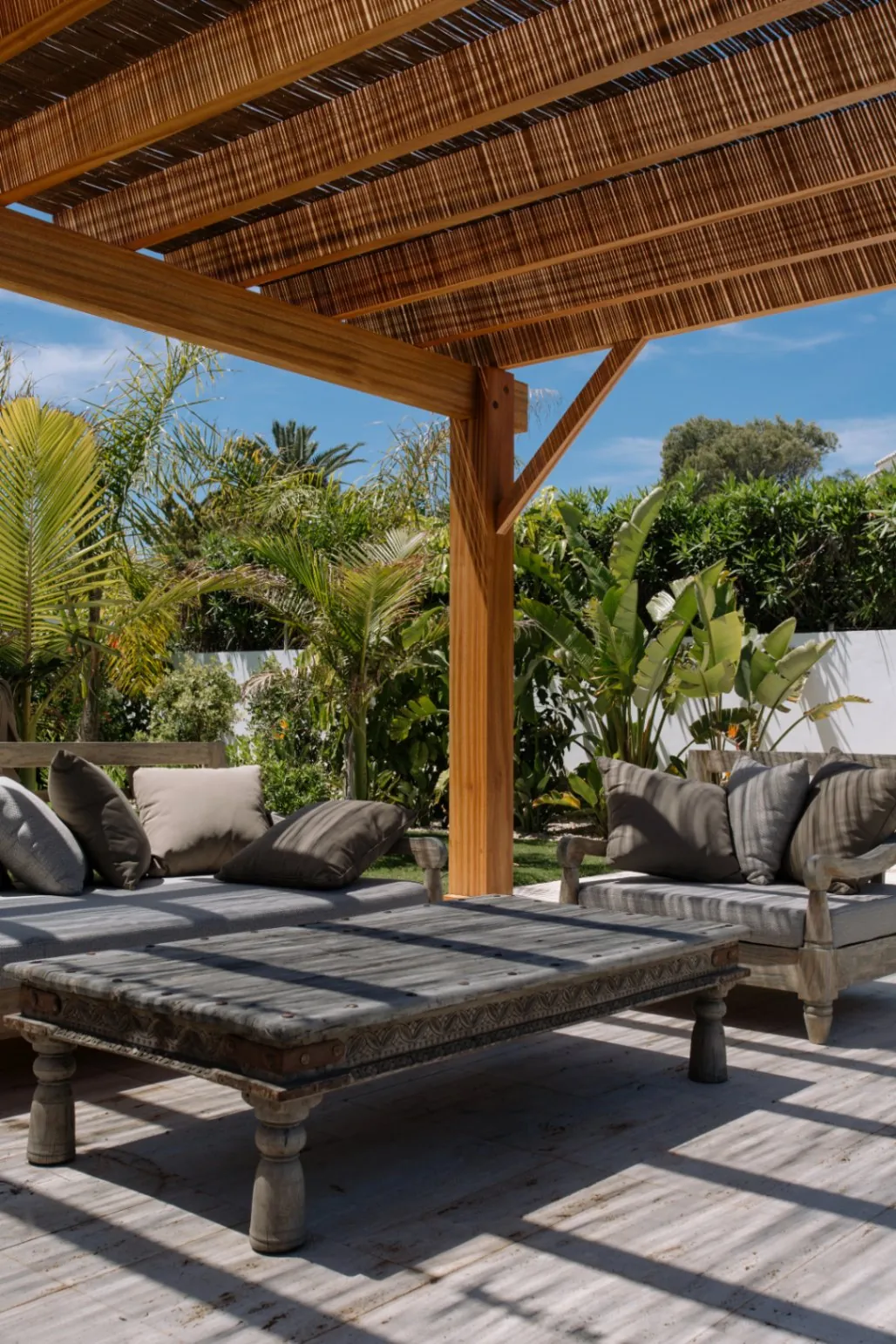 Villa en primera línea de mar renovada integralmente
