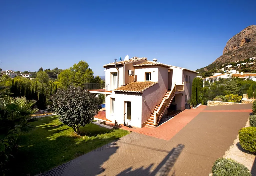 Villa con 4 dormitorios, vistas al Montgó y muy bien ubicada, en Jávea