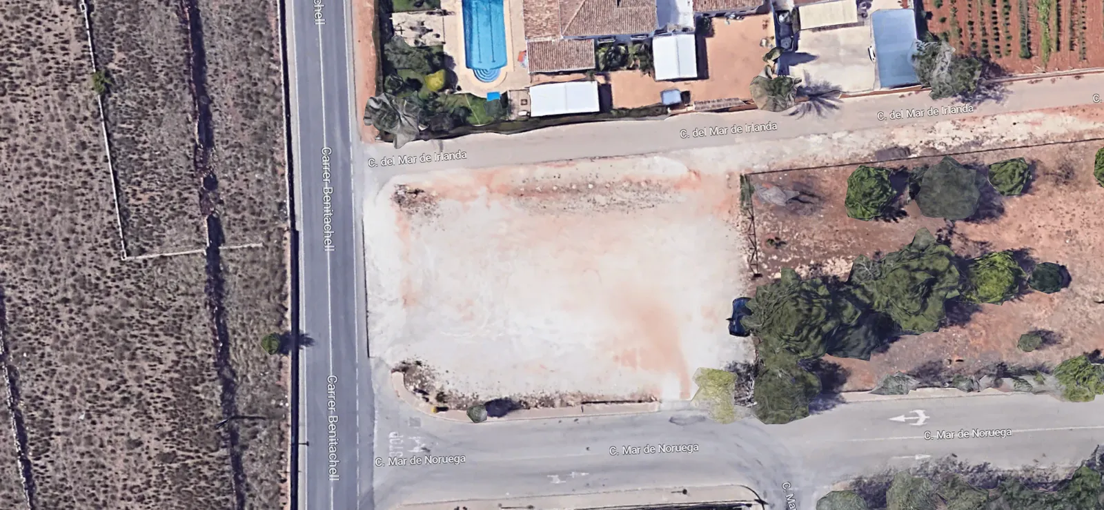 Excelente Parcela Comercial a al Venta en Carretera de Benitachel - Javea