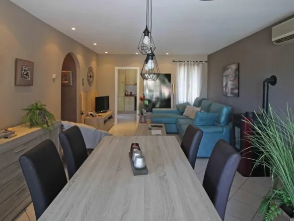 Villa con apartamento independiente y vistas al Montgó, Dénia
