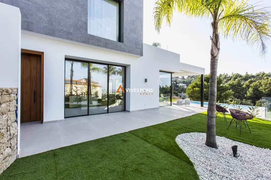 Modern villa with views in Dénia