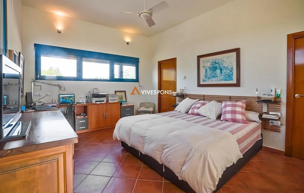 Villa moderna excelentemente ubicada a los pies del Montgó, Jávea