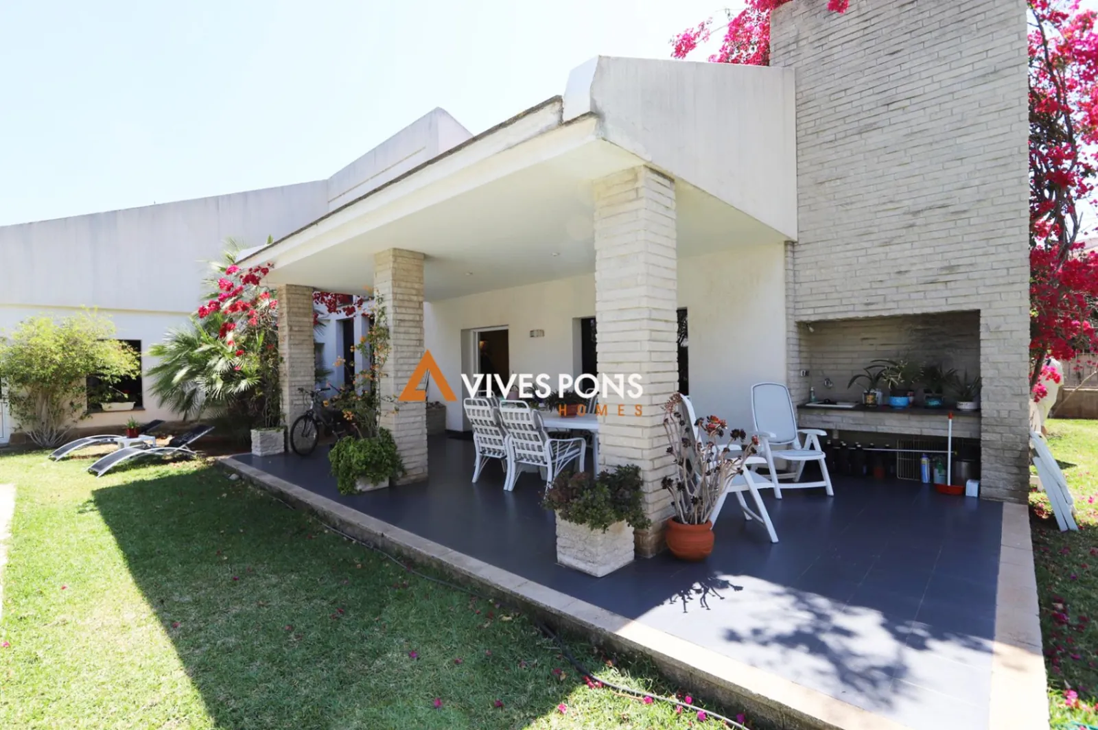 Amplia villa de estilo contemporáneo excelentemente ubicada, Dénia