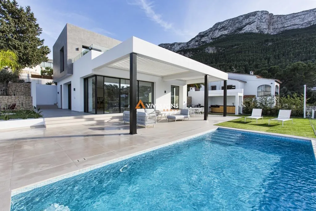 Modern villa with views in Dénia