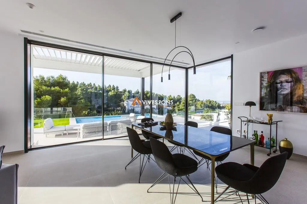 Modern villa with views in Dénia