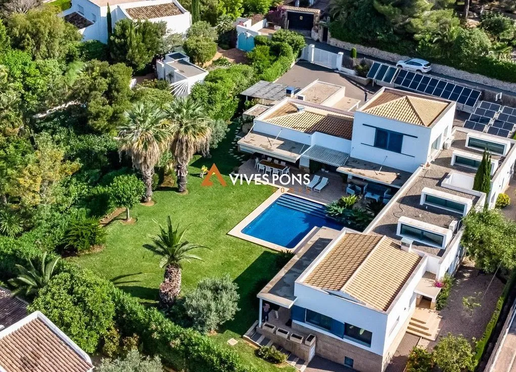 Villa moderna excelentemente ubicada a los pies del Montgó, Jávea