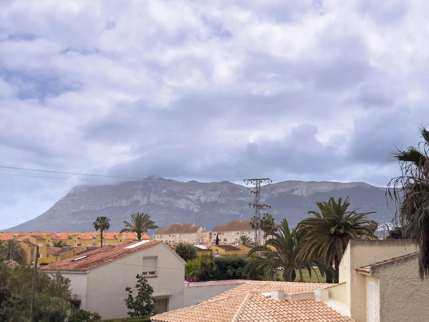 Fantástico chalet unifamiliar con piscina privada y amplias terrazas en Denia