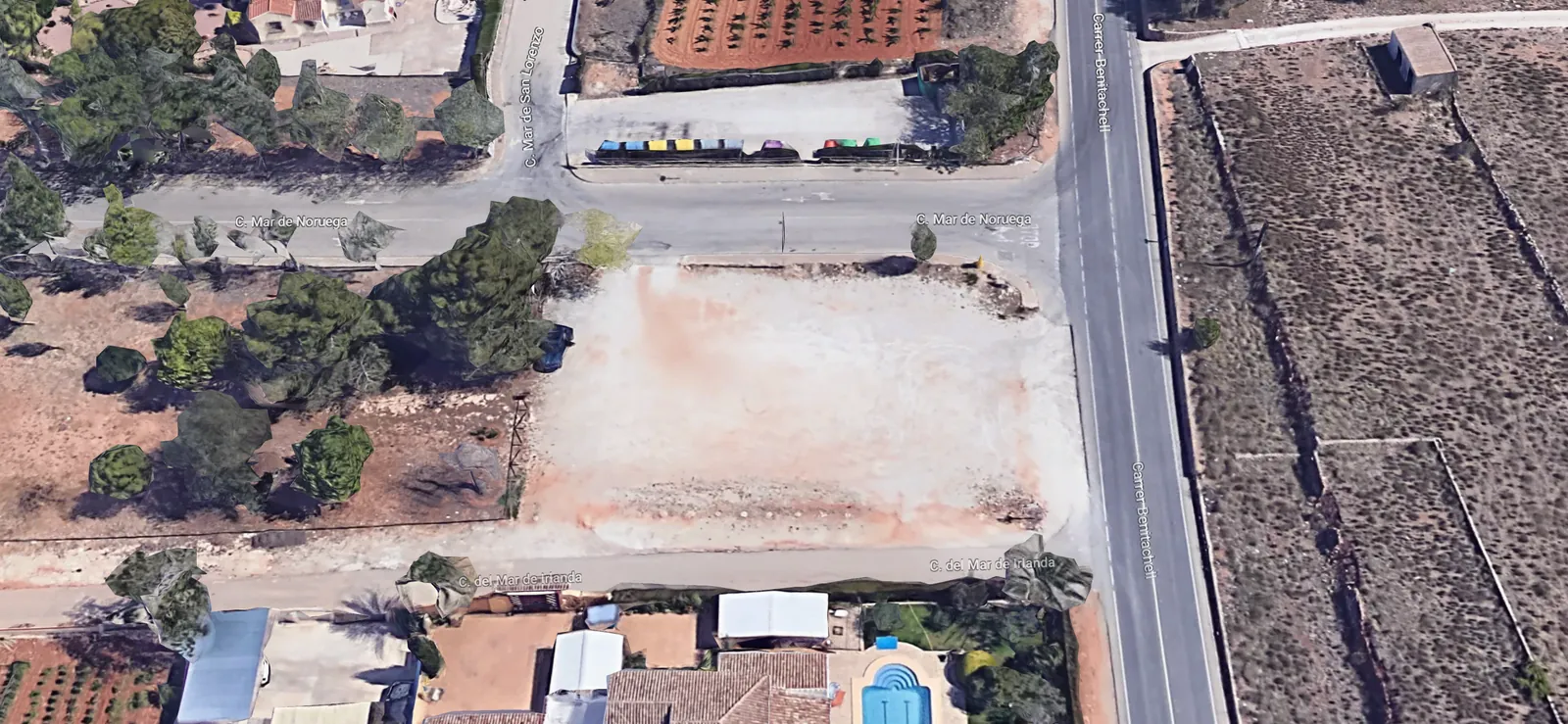 Excelente Parcela Comercial a al Venta en Carretera de Benitachel - Javea