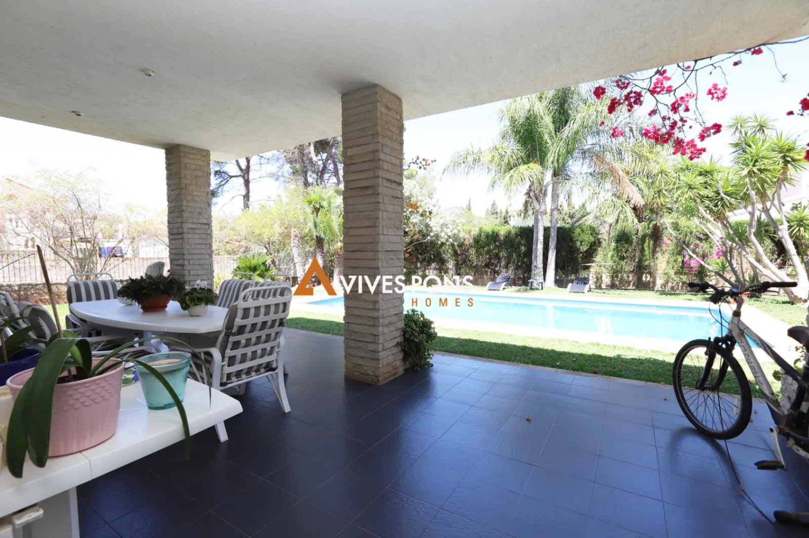 Amplia villa de estilo contemporáneo excelentemente ubicada, Dénia