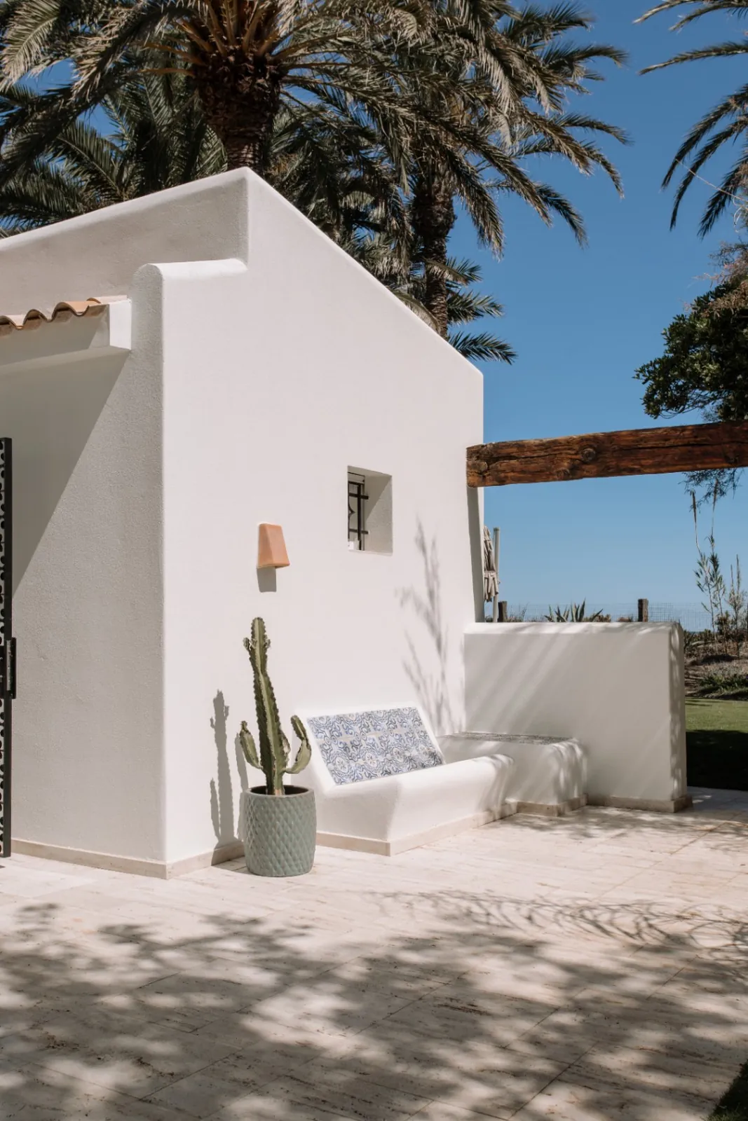 Villa en primera línea de mar renovada integralmente