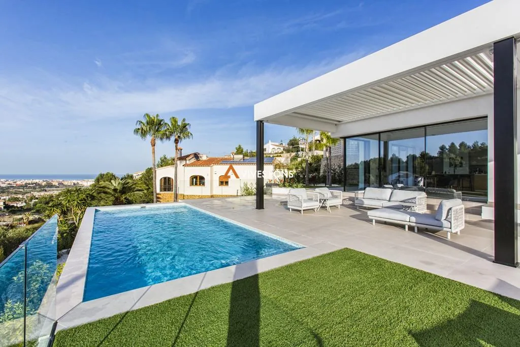 Modern villa with views in Dénia