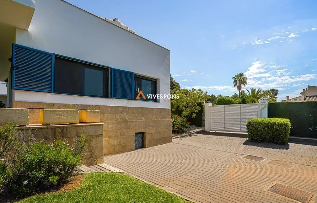 Villa moderna excelentemente ubicada a los pies del Montgó, Jávea
