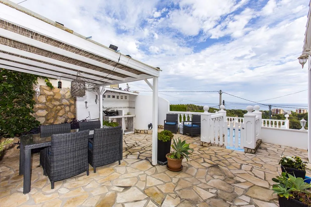 Villa con vistas al mar y en una sola planta en zona Florida, Dénia