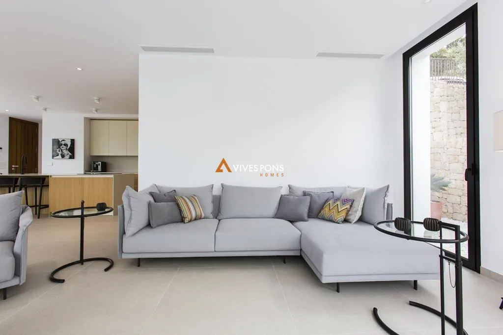 Modern villa with views in Dénia