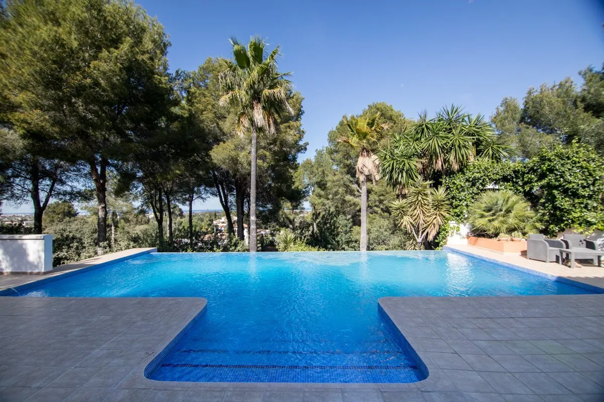 Villa moderna en la Urbanización La Sella