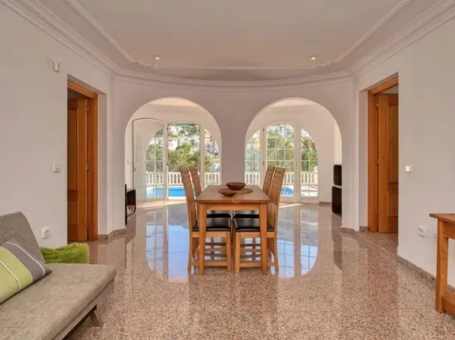 Venta. Villa/Chalet en Dénia