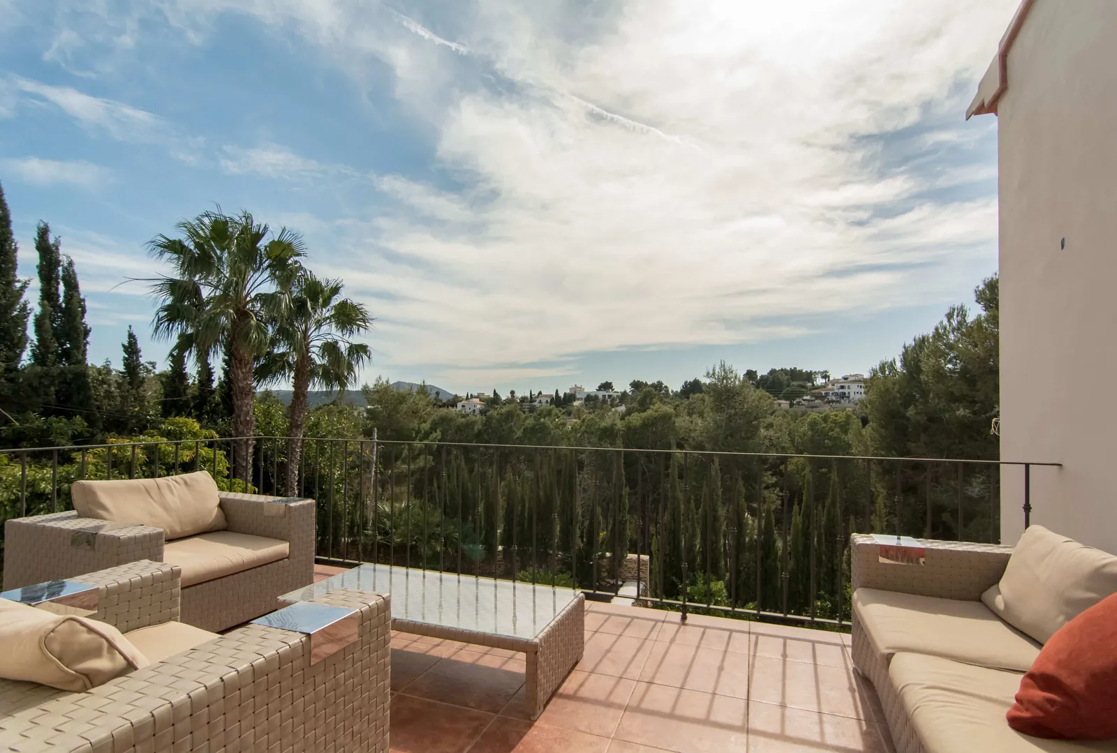 Villa con 4 dormitorios, vistas al Montgó y muy bien ubicada, en Jávea