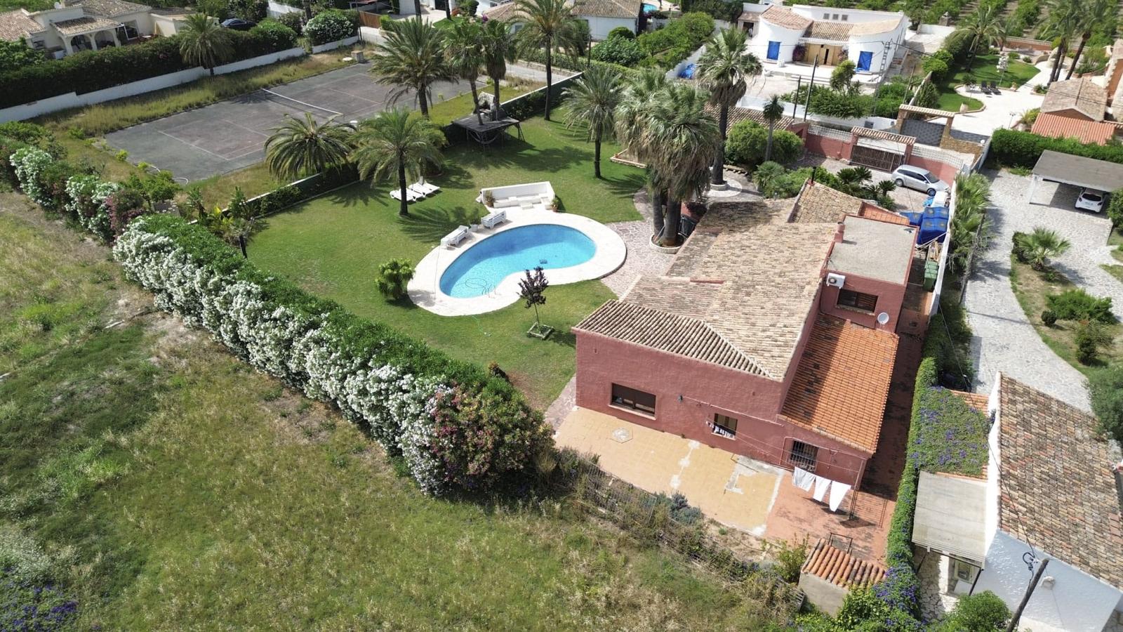 VILLA INDÉPENDANTE AVEC PISCINE TORRECARRALS