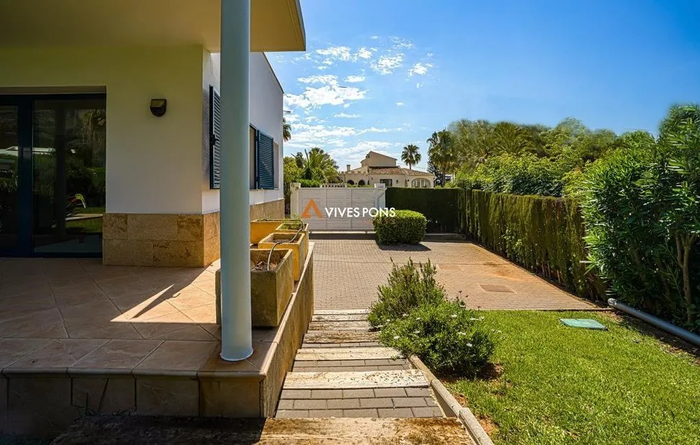 Villa moderna excelentemente ubicada a los pies del Montgó, Jávea