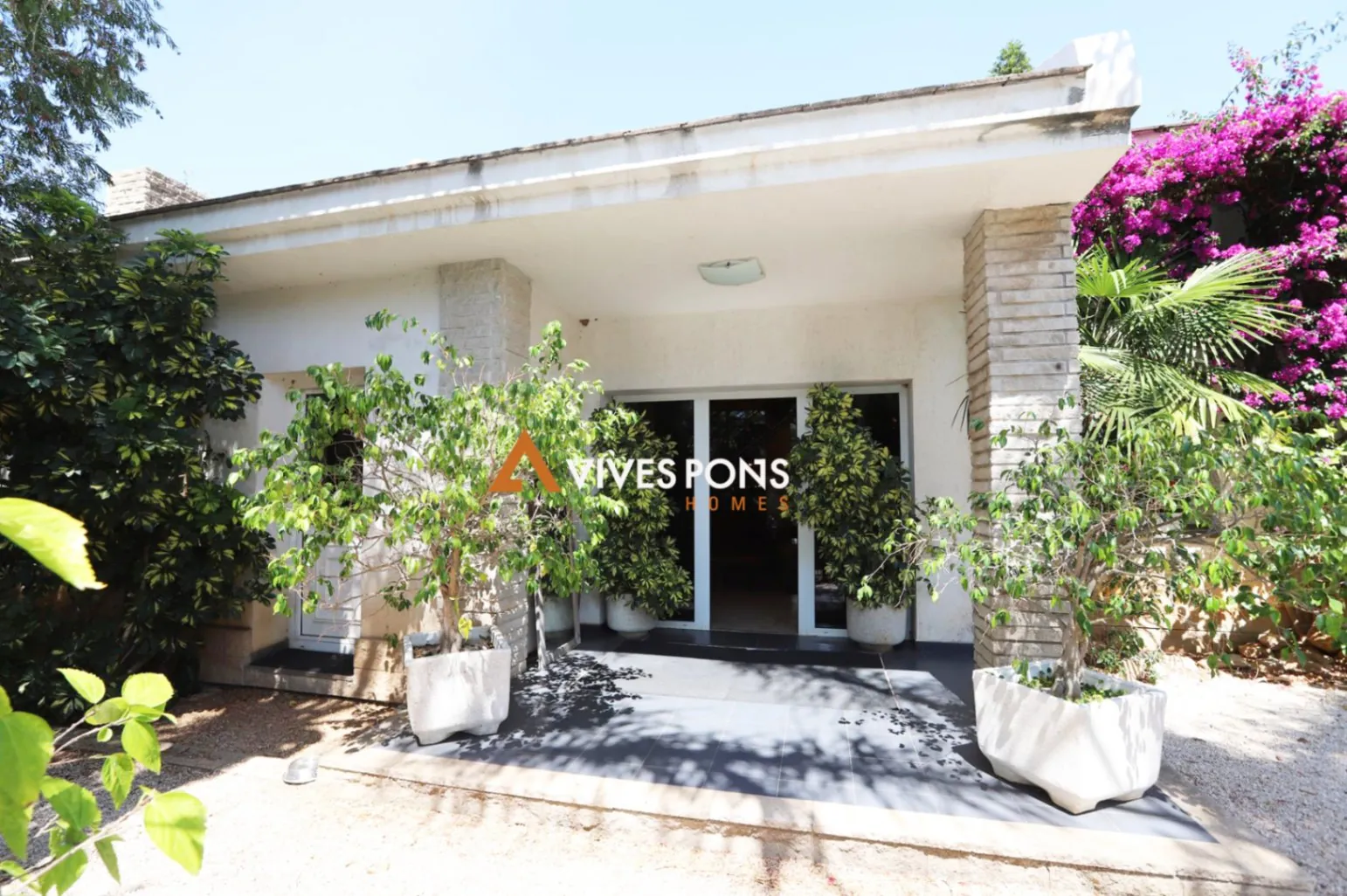 Amplia villa de estilo contemporáneo excelentemente ubicada, Dénia