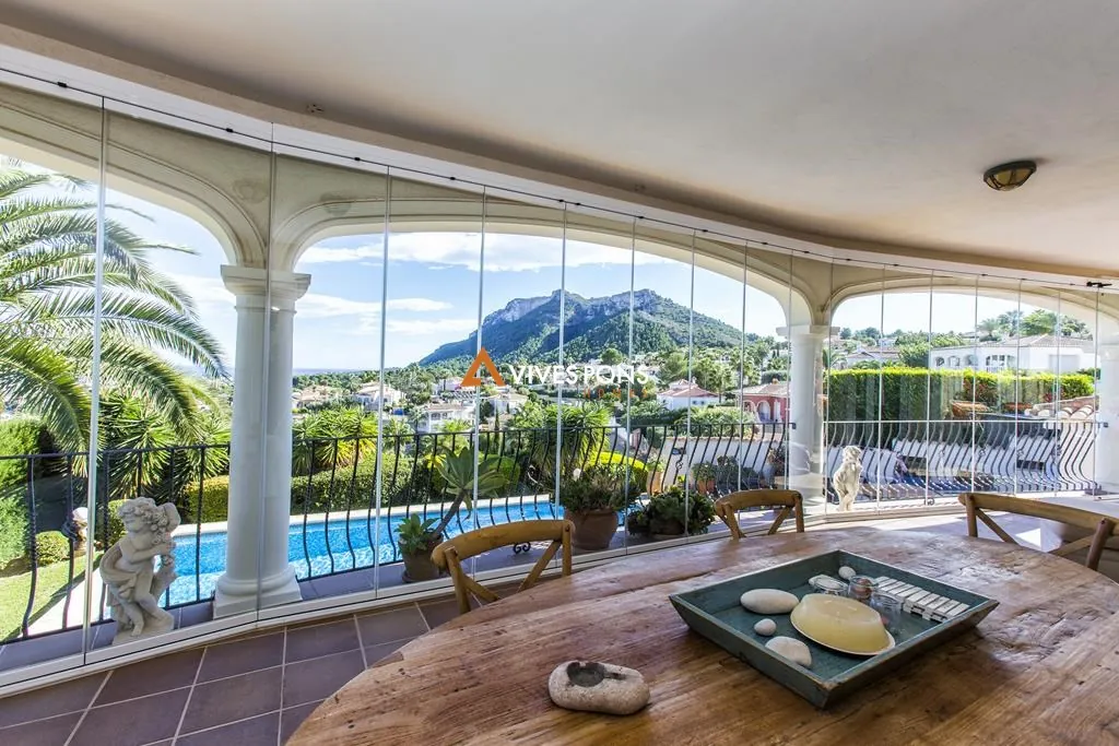 Villa con vistas abiertas al mar y muy soleada, Dénia