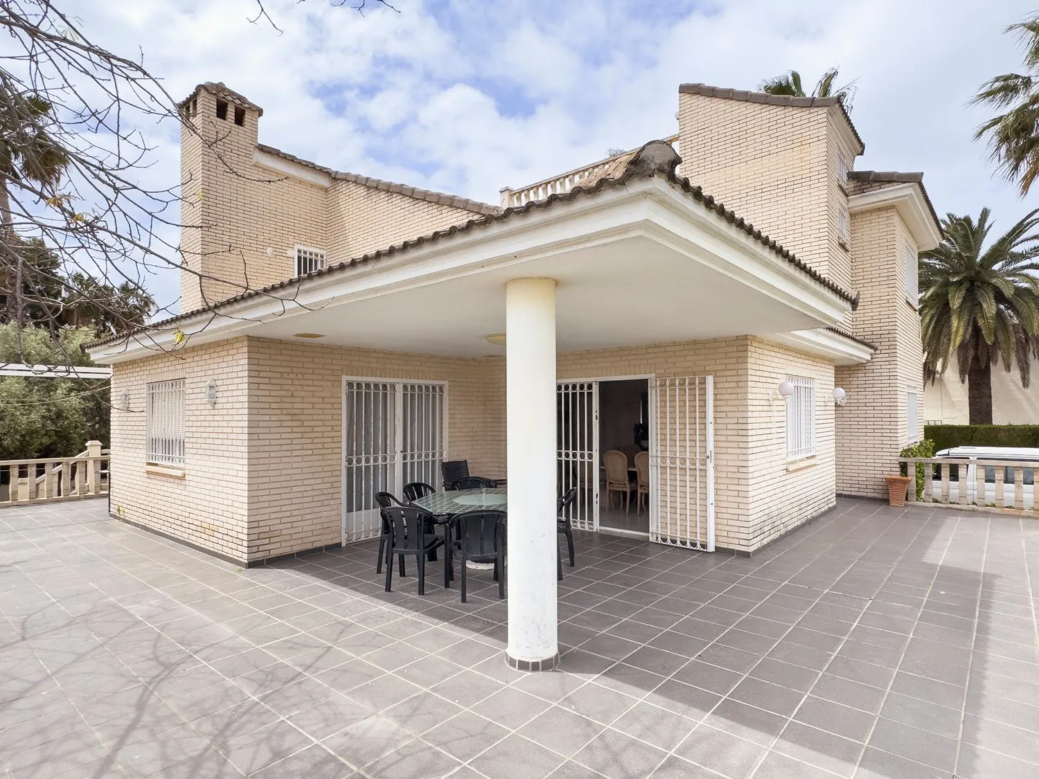 Fantástico chalet unifamiliar con piscina privada y amplias terrazas en Denia