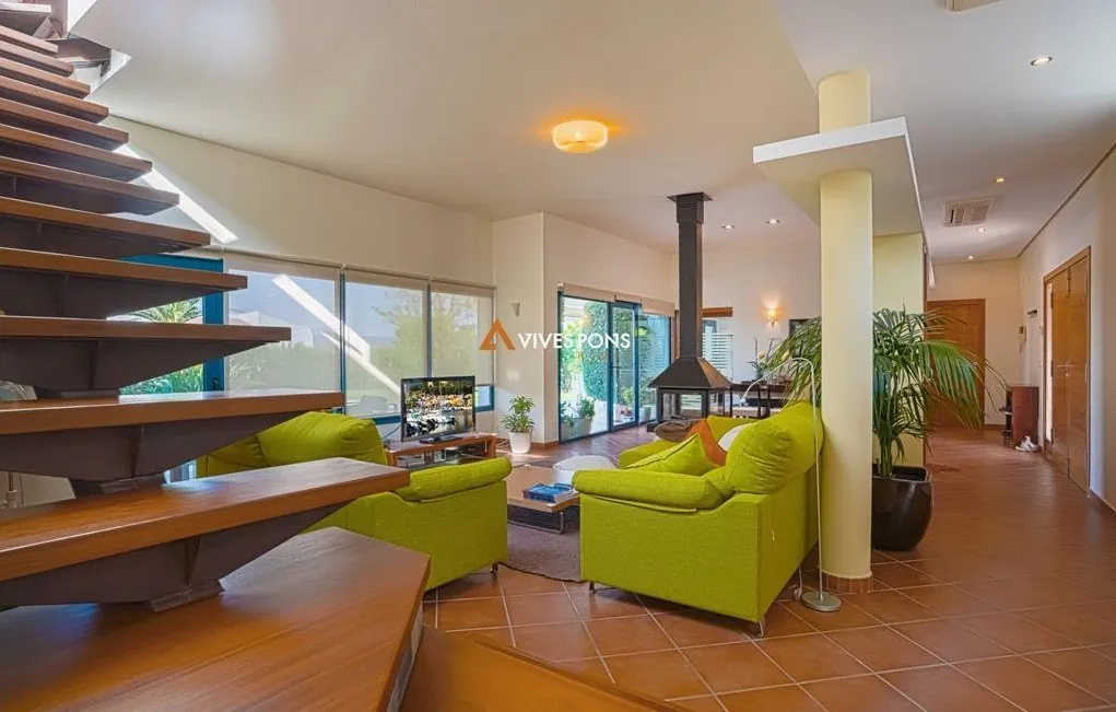 Villa moderna excelentemente ubicada a los pies del Montgó, Jávea