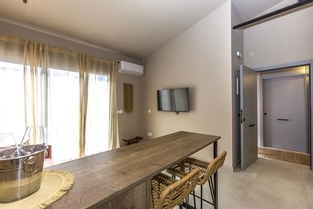 Reforma integral compuesta por cinco apartamentos y con licencia de alquiler turístico, Dénia centro