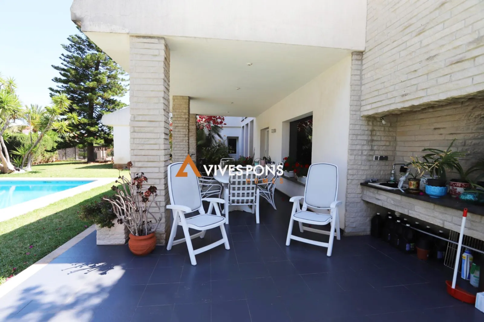 Amplia villa de estilo contemporáneo excelentemente ubicada, Dénia