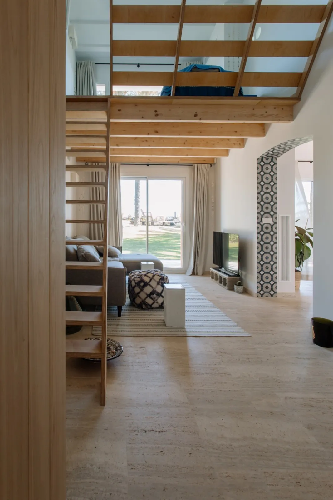 Villa en primera línea de mar renovada integralmente