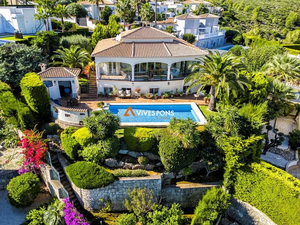 Villa con vistas abiertas al mar y muy soleada, Dénia